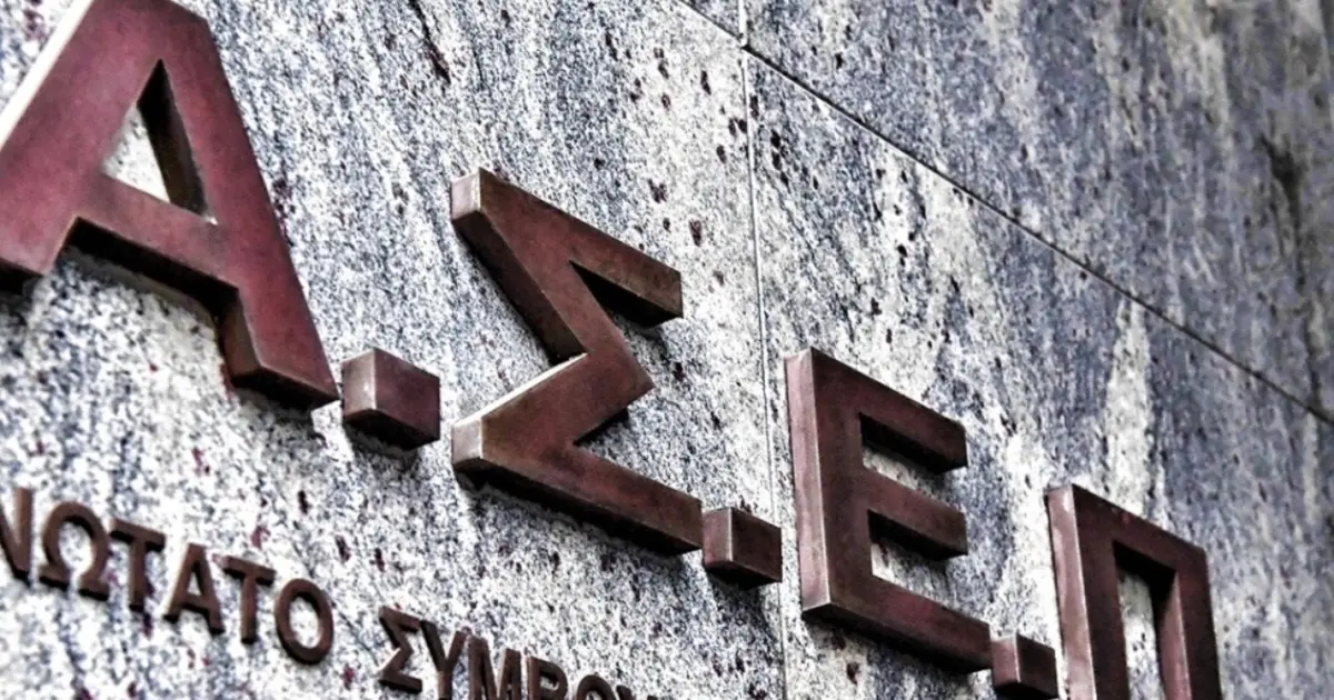 Πολλοί υποψήφιοι πιστεύουν ότι το "εισιτήριο" για μια μόνιμη θέση στο Δημόσιο είναι αποκλειστικά τα υψηλά μόρια, όμως η πραγματικότητα στον ΑΣΕΠ είναι διαφορετική: ακόμα και ένας υποψήφιος με διδακτορικό, άριστα αγγλικά και δεκαετή προϋπηρεσία μπορεί να βρεθεί εκτός πίνακα κατάταξης για ένα τυπικό σφάλμα στην ηλεκτρονική αίτηση.