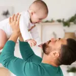 Η νομοθεσία έχει αυστηροποιήσει το πλαίσιο προστασίας, καθιστώντας την άδεια υποχρεωτική για τον εργοδότη, ενώ συνοδεύεται από ειδική προστασία κατά της απόλυσης.