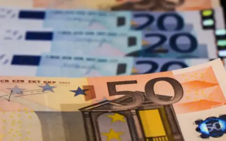 Αν αναζητάτε μια θέση εργασίας στον ιδιωτικό τομέα που να προσφέρει κάτι παραπάνω από έναν απλό βασικό μισθό, η στόχευση σε αυτούς τους τομείς αποτελεί την πιο σωστή στρατηγική κίνηση αυτή τη στιγμή