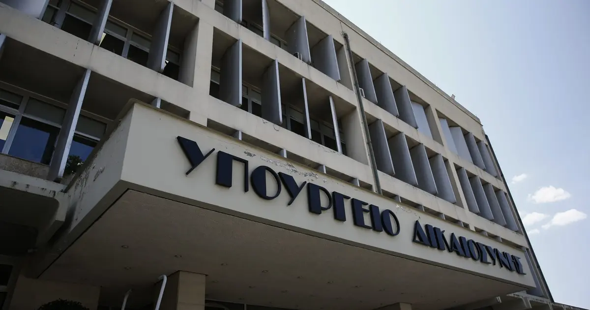 Η πλατφόρμα του ΑΣΕΠ για τις μόνιμες προσλήψεις στο Υπουργείο Δικαιοσύνης ανοίγει τις επόμενες ώρες, προσφέροντας μια σημαντική ευκαιρία επαγγελματικής αποκατάστασης σε εκατοντάδες υποψηφίους σε ολόκληρη τη χώρα.