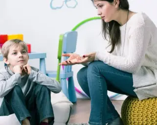 Τα σεμινάρια σχολικής ψυχολογίας αποτελούν σήμερα ένα από τα πιο ισχυρά εφόδια για κάθε αναπληρωτή εκπαιδευτικό, καθώς προσφέρουν την πολυπόθητη μοριοδότηση των 2 μονάδων στους πίνακες του ΑΣΕΠ, ενώ παράλληλα ξεκλειδώνουν τη δυνατότητα πρόσληψης σε δομές όπως τα Σχολεία Δεύτερης Ευκαιρίας.