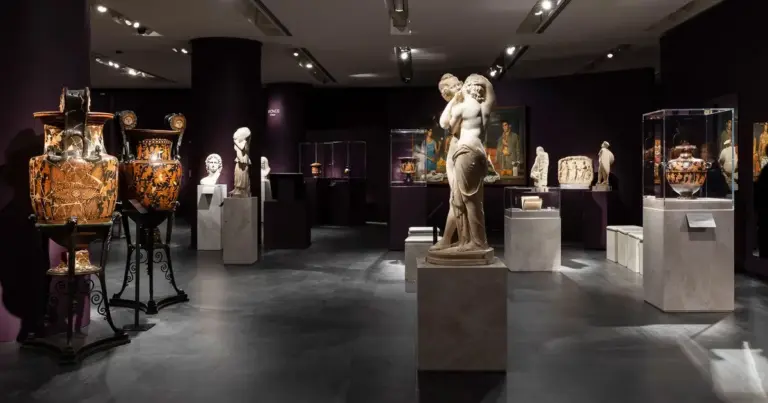 Οι προσλήψεις αφορούν την κάλυψη αναγκών για την τρέχουσα θερινή περίοδο και οι ενδιαφερόμενοι καλούνται να υποβάλουν τις αιτήσεις τους άμεσα, καθώς οι προθεσμίες τρέχουν ανάλογα με την έκδοση της κάθε προκήρυξης από τις κατά τόπους Εφορείες Αρχαιοτήτων.