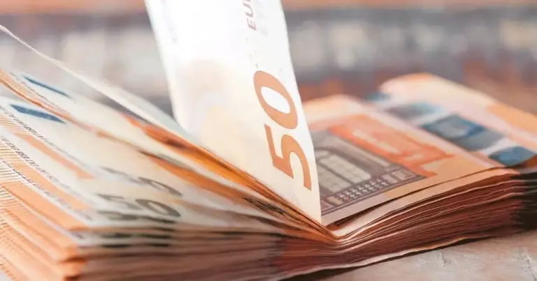 Αν είστε έως 29 ετών, εγγεγραμμένοι στο ψηφιακό μητρώο της ΔΥΠΑ και αναζητάτε την πρώτη σας ουσιαστική επαφή με την αγορά εργασίας ή μια νέα αρχή σε δυναμικούς κλάδους, η διαδικασία υποβολής των αιτήσεων ξεκινά άμεσα και θα τηρηθεί σειρά προτεραιότητας μέχρι την κάλυψη των θέσεων.