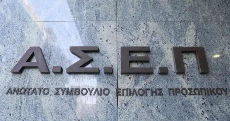 Αν αναρωτιέστε ποιες αιτήσεις προλαβαίνετε να καταθέσετε τις επόμενες ημέρες και ποιοι διαγωνισμοί του ΑΣΕΠ ανοίγουν από Δευτέρα, έχετε μπροστά σας τον πλήρη χάρτη για τις προσλήψεις στο Δημόσιο. Η εβδομάδα που ξεκινάει είναι ιδιαίτερα κρίσιμη, καθώς συμπίπτουν οι προθεσμίες για μεγάλες προκηρύξεις μόνιμου προσωπικού, ενώ παράλληλα «τρέχουν» δεκάδες τοπικοί διαγωνισμοί για συμβάσεις ορισμένου χρόνου σε δήμους και φορείς.