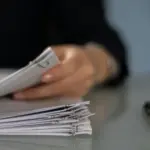 Με την αυλαία των εορτών του Πάσχα να πέφτει απόψε, οι υποψήφιοι για το Δημόσιο καλούνται να επιστρέψουν άμεσα στην ενεργό δράση, καθώς από αύριο, Τρίτη, οι προθεσμίες για τις 1.200 μόνιμες προσλήψεις στον ΑΣΕΠ «τρέχουν» και πάλι κανονικά. Αν χρησιμοποιήσατε τις ημέρες της ανάπαυλας για να αποφορτιστείτε, τώρα είναι η στιγμή να ελέγξετε αν ο φάκελός σας είναι πλήρης, καθώς το άνοιγμα των υπηρεσιών μετά την αργία της Δευτέρας του Πάσχα σηματοδοτεί την τελική ευθεία για την υποβολή των αιτήσεων.