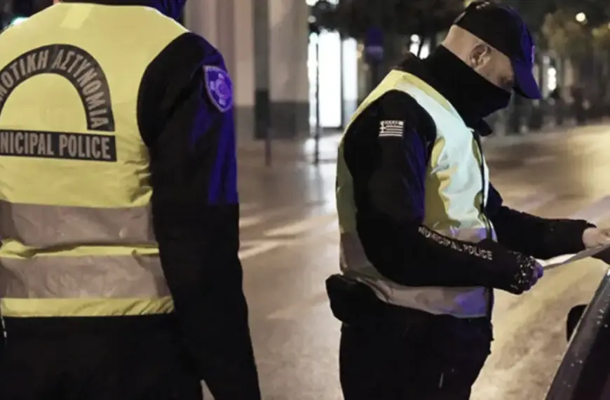 Το ερώτημα που καίει χιλιάδες υποψηφίους σε όλη τη χώρα είναι ένα: πότε επιτέλους θα ανακοινωθούν τα προσωρινά αποτελέσματα για την προκήρυξη 1Κ/2024 του ΑΣΕΠ, που αφορά την πρόσληψη 1.213 μονίμων στη Δημοτική Αστυνομία. Με βάση την τρέχουσα ροή εργασιών στην οδό Πουλίου και τις τελευταίες πληροφορίες από το εσωτερικό της Αρχής, ο έλεγχος των αιτήσεων βρίσκεται στην τελική του ευθεία. Οι εκτιμήσεις δείχνουν ότι η αναμονή πλησιάζει στο τέλος της, καθώς η έκδοση των πινάκων δρομολογείται μέσα στις επόμενες εβδομάδες, με στόχο να έχει ολοκληρωθεί η διαδικασία των προσωρινών αποτελεσμάτων πριν το τέλος της άνοιξης.