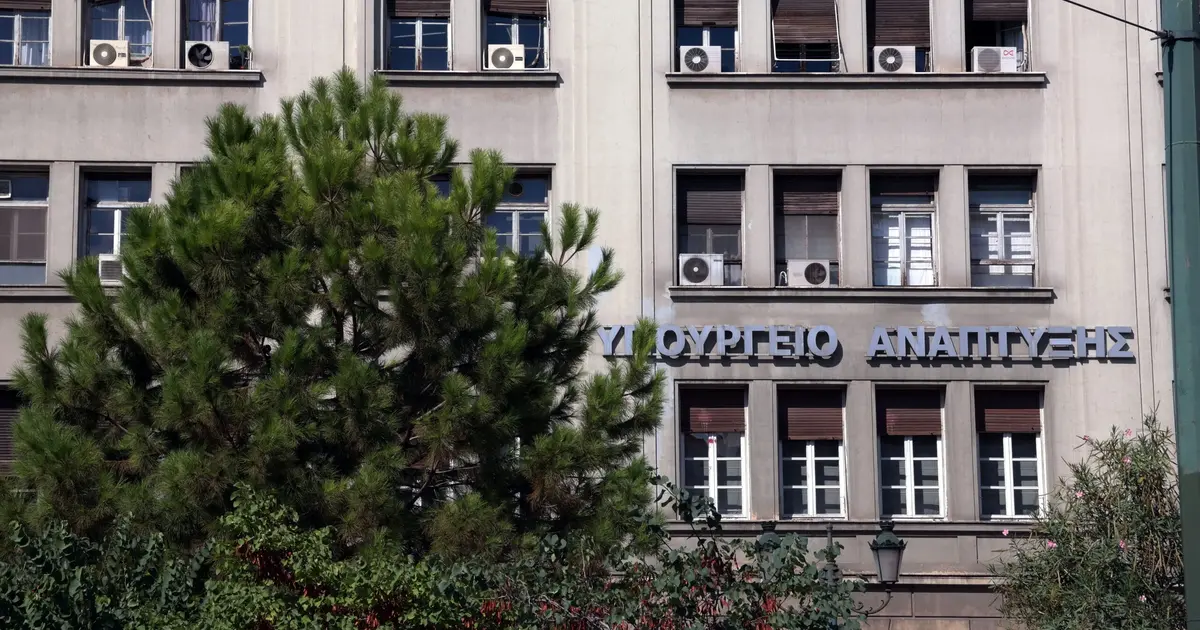 Η διαδικασία επιλογής πραγματοποιείται κατ’ εφαρμογή των διατάξεων των άρθρων 84-86 του Υπαλληλικού Κώδικα (ν.3528/2007), διασφαλίζοντας την αξιοκρατία και τη διαφάνεια στη στελέχωση των ανώτατων βαθμίδων της δημόσιας διοίκησης.