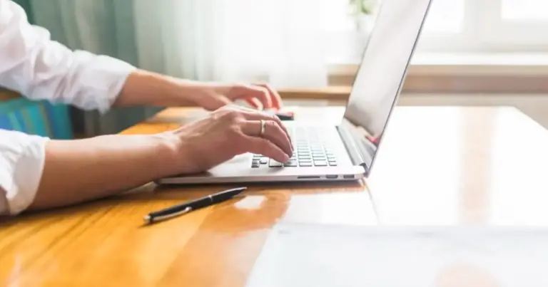 Πολλοί θεωρούν ότι η διαδικασία είναι δαιδαλώδης και χρονοβόρα, όμως αν ακολουθήσετε τα σωστά βήματα και οργανώσετε τα έγγραφά σας ψηφιακά, μπορείτε να επικαιροποιήσετε τα στοιχεία σας μέσα σε λίγα μόλις λεπτά, εξασφαλίζοντας ότι η υποψηφιότητά σας θα αξιολογηθεί σωστά.