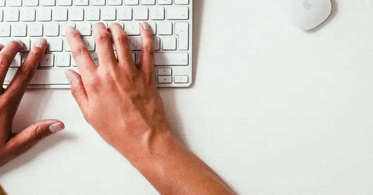 Υπάρχουν όμως συγκεκριμένοι τρόποι και «μυστικά» για να κινηθείτε γρήγορα, να αποφύγετε τις ώρες αιχμής και να διασφαλίσετε ότι ο αριθμός πρωτοκόλλου θα φτάσει στο email σας χωρίς δυσάρεστες εκπλήξεις.