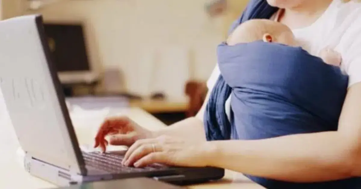 Το ερώτημα που απασχολεί χιλιάδες δικαιούχους αυτή τη στιγμή είναι ξεκάθαρο: Η αύξηση του κατώτατου μισθού συμπαρασύρει προς τα πάνω τα επιδόματα που λαμβάνουν οι άνεργοι και πώς ακριβώς επηρεάζονται το επίδομα μητρότητας και το επίδομα γάμου; Η απάντηση είναι θετική, καθώς οι αναπροσαρμογές στο νέο μισθολόγιο λειτουργούν ως «μοχλός» ανόδου για μια σειρά από κοινωνικές παροχές, διασφαλίζοντας ότι η στήριξη προς τις ευάλωτες ομάδες συμβαδίζει με τα τρέχοντα οικονομικά δεδομένα.