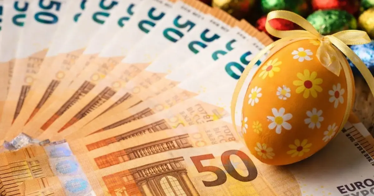 Πρακτικά, αυτό σημαίνει ότι η αμοιβή σας για εκείνη την ημέρα θα είναι αισθητά αυξημένη σε σχέση με ένα απλό μεροκάματο, ενώ ο τρόπος που θα δείτε τα χρήματα αυτά στην εκκαθάρισή σας εξαρτάται από το αν αμείβεστε με ημερομίσθιο ή με μηνιαίο μισθό.