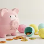 Η Μεγάλη Παρασκευή πλησιάζει και το ερώτημα που απασχολεί χιλιάδες εργαζόμενους στον ιδιωτικό τομέα είναι ένα: Πώς αμείβεται η εργασία τη συγκεκριμένη ημέρα και αν θεωρείται επίσημη αργία; Η απάντηση δεν είναι μονοσήμαντη, καθώς η Μεγάλη Παρασκευή ανήκει σε μια ιδιαίτερη κατηγορία του εργατικού δικαίου, όπου το καθεστώς πληρωμής εξαρτάται από τη φύση της επιχείρησης, τις συλλογικές συμβάσεις και τις τοπικές συνήθειες.