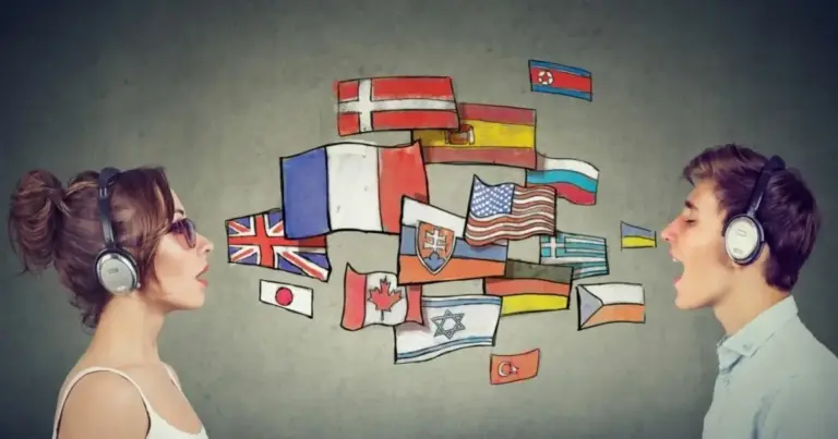 Οι θέσεις καλύπτονται με σειρά προτεραιότητας μέσω της πλατφόρμας voucher.gov.gr, ενώ οι ωφελούμενοι λαμβάνουν και εκπαιδευτικό επίδομα που φτάνει έως τα 750 ευρώ, ανάλογα με τη διάρκεια των μαθημάτων.