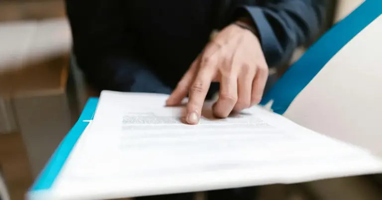 Περισσότερες από 40 επιχειρήσεις με εκατοντάδες θέσεις εργασίας δίνουν ραντεβού στην Πάτρα για την 55η Ημέρα Καριέρας της ΔΥΠΑ, προσφέροντας μια σπάνια ευκαιρία στους αναζητούντες εργασία να έρθουν σε απευθείας επαφή με τους υπεύθυνους προσλήψεων χωρίς τη διαμεσολάβηση κάποιου ψηφιακού τοίχους. Οι προετοιμασίες βρίσκονται στην τελική ευθεία για τη μεγάλη διοργάνωση που θα πραγματοποιηθεί το Σάββατο 18 Απριλίου, μετατρέποντας την αχαϊκή πρωτεύουσα σε κέντρο της εγχώριας αγοράς εργασίας για ένα ολόκληρο οκτάωρο.