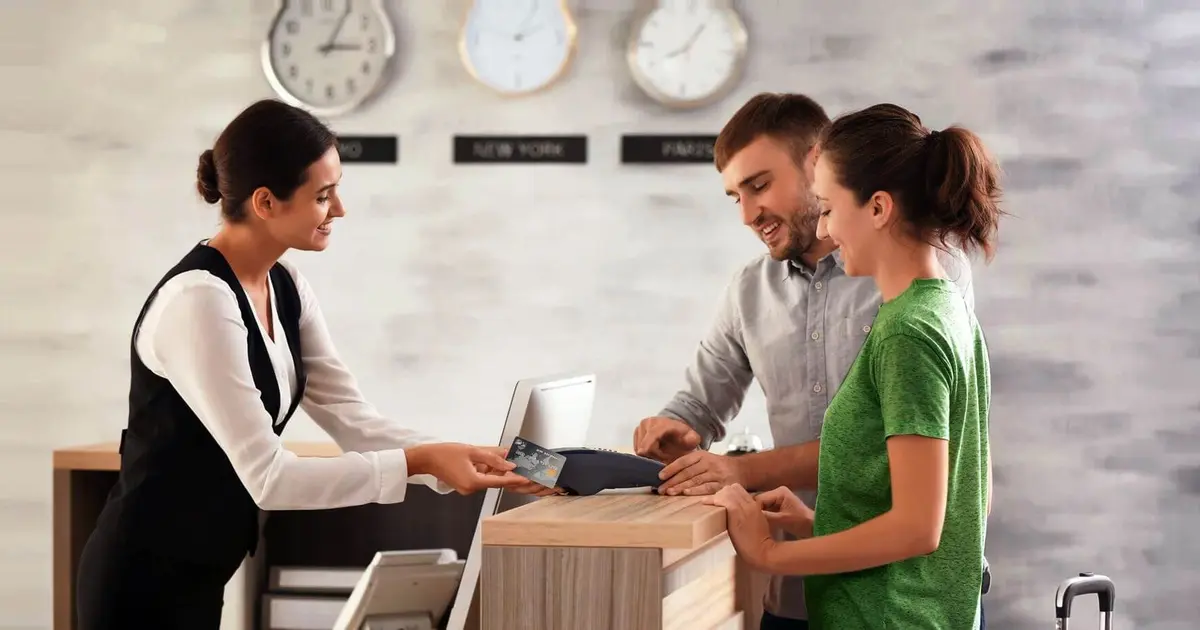 Αν θέλετε να ενταχθείτε άμεσα στην αγορά εργασίας του τουρισμού, η οποία φέτος παρουσιάζει ιστορικό υψηλό σε ελλείψεις προσωπικού, η σημερινή ημέρα είναι καθοριστική για να προλάβετε τις θέσεις, καθώς θα τηρηθεί αυστηρή σειρά προτεραιότητας.