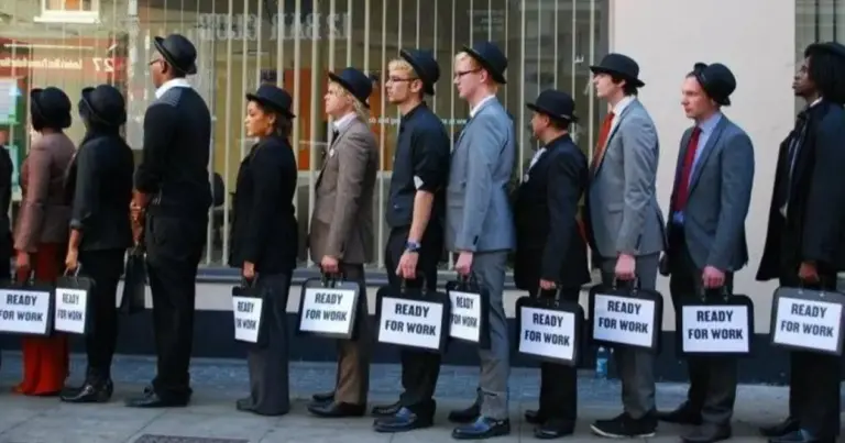 Το νέο πρόγραμμα εστιάζει στην άμεση ένταξη των νέων σε θέσεις εργασίας του ιδιωτικού τομέα, επιτρέποντάς τους να αναπτύξουν δεξιότητες και να ενισχύσουν το βιογραφικό τους σε πραγματικές συνθήκες απασχόλησης.