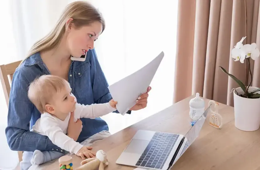 Πιστώνονται σήμερα, Πέμπτη 16 Απριλίου 2026, στους τραπεζικούς λογαριασμούς χιλιάδων δικαιούχων τα ποσά που αφορούν την τακτική καταβολή των επιδομάτων ανεργίας, αλλά και των ειδικών παροχών προστασίας της μητρότητας από τη ΔΥΠΑ. Οι δικαιούχοι θα δουν το χρώμα του χρήματος σταδιακά έως το απόγευμα, ανάλογα με το πιστωτικό ίδρυμα στο οποίο τηρούν τον λογαριασμό τους, δίνοντας μια σημαντική «ανάσα» στον οικογενειακό προϋπολογισμό εν μέσω των αυξημένων υποχρεώσεων της άνοιξης.