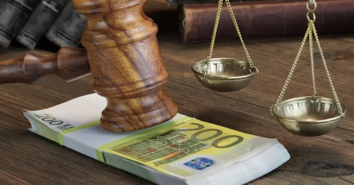 Η απορριπτική απόφαση για το επίδομα ανεργίας από τη ΔΥΠΑ (πρώην ΟΑΕΔ) μπορεί να προκαλέσει μεγάλο άγχος, ειδικά όταν βασίζεστε σε αυτό το βοήθημα για να καλύψετε τις βασικές σας ανάγκες μέχρι την επόμενη επαγγελματική σας στέγη. Αν ανοίξατε το e-Services και είδατε την ένδειξη «Απορρίφθηκε», δεν σημαίνει απαραίτητα ότι ο δρόμος έκλεισε οριστικά. Έχετε το δικαίωμα να καταθέσετε ένσταση (ενδικοφανή προσφυγή) και να ζητήσετε την επανεξέταση του φακέλου σας, αρκεί να κινηθείτε γρήγορα και με τη σωστή τεκμηρίωση.