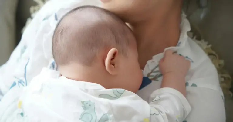 Η διαδικασία για να λάβετε το επίδομα μητρότητας της ΔΥΠΑ αν είστε αυτοαπασχολούμενη, ελεύθερη επαγγελματίας ή αγρότισσα έχει αλλάξει ριζικά, επιτρέποντάς σας πλέον να εισπράττετε τον κατώτατο μισθό για εννέα ολόκληρους μήνες. Αν αναρωτιέστε πώς θα κάνετε την αίτηση, ποιες είναι οι προϋποθέσεις και τι ποσά θα δείτε στον λογαριασμό σας, οι απαντήσεις βρίσκονται στην ψηφιακή πλατφόρμα της ΔΥΠΑ, η οποία πλέον εξισώνει τα δικαιώματα των μητέρων του ιδιωτικού τομέα με εκείνα των γυναικών που διατηρούν τη δική τους επιχείρηση ή ασκούν ελεύθερο επάγγελμα.