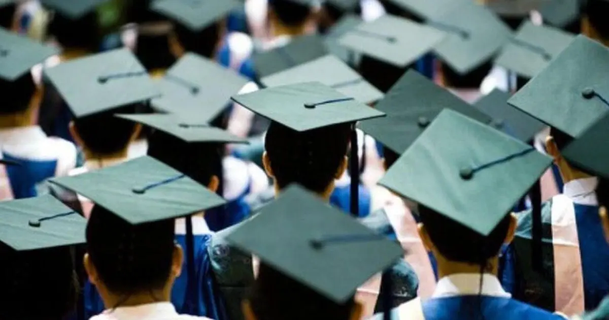 Σήμερα, 21 Απριλίου, με τις μεγάλες προκηρύξεις του έτους να βρίσκονται προ των πυλών, η ανανέωση του ηλεκτρονικού σας φακέλου είναι η κίνηση-ματ για να μην βρεθείτε πίσω στους πίνακες κατάταξης λόγω απαρχαιωμένων στοιχείων.