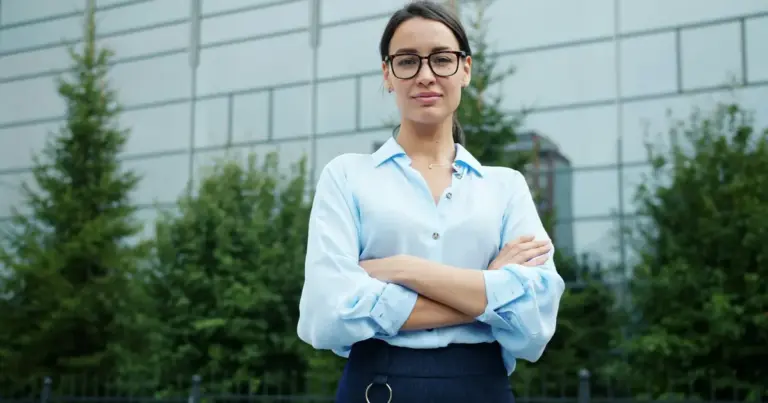 Η επιδότηση των 20.000 ευρώ για τη γυναικεία επιχειρηματικότητα το 2026 χορηγείται μέσω του νέου προγράμματος της ΔΥΠΑ, το οποίο καλύπτει το 100% των δαπανών για τη δημιουργία νέων επιχειρήσεων από γυναίκες ηλικίας 18 έως 55 ετών. Το ποσό καταβάλλεται σε τρεις δόσεις και αφορά ανέργους που επιθυμούν να μετατρέψουν την ιδέα τους σε βιώσιμη επιχείρηση, με τις αιτήσεις να υποβάλλονται ήδη ηλεκτρονικά.