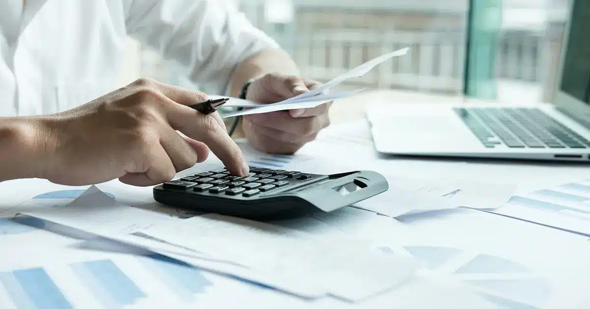 Για εκατομμύρια μισθωτούς και συνταξιούχους, οι επόμενες ώρες είναι καθοριστικές, καθώς η προθεσμία για διορθώσεις στη φορολογική δήλωση λήγει, φέρνοντας αλλαγές στον τρόπο που θα δούμε το εκκαθαριστικό μας.