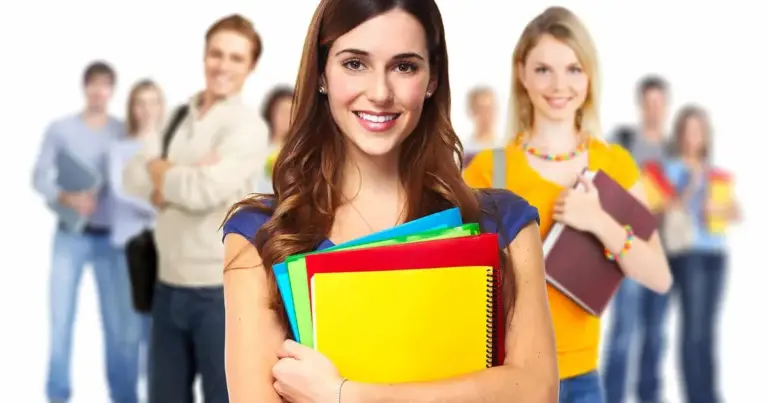 Ψάχνετε τρόπο να δώσετε ώθηση στην καριέρα σας στον ιδιωτικό τομέα χωρίς να ξοδέψετε ούτε ένα ευρώ; Η αγορά εργασίας σήμερα δεν ζητά απλώς ένα πτυχίο, αλλά αποδείξεις ότι εξελίσσεστε και παραμένετε ενήμεροι για τις νέες τεχνολογίες και τις τάσεις της διοίκησης. Τα καλά νέα είναι ότι κορυφαία πανεπιστήμια και τεχνολογικοί κολοσσοί προσφέρουν πλέον πρόσβαση σε γνώση που παλαιότερα κόστιζε χιλιάδες δολάρια.