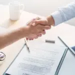 Η αγορά εργασίας «ζεσταίνεται» ενόψει του Πάσχα, με πέντε από τους μεγαλύτερους ομίλους της χώρας να ανοίγουν εκατοντάδες θέσεις εργασίας για να καλύψουν τις αυξημένες ανάγκες της εορταστικής περιόδου. Αν αναζητάτε το επόμενο επαγγελματικό σας βήμα στον ιδιωτικό τομέα, εταιρείες όπως η Lidl Hellas, η Inditex, η Jumbo, η AB Βασιλόπουλος και ο Όμιλος ΟΤΕ αναζητούν ήδη προσωπικό σε διάφορες ειδικότητες, προσφέροντας από εποχιακές συμβάσεις μέχρι μόνιμες θέσεις πλήρους απασχόλησης.