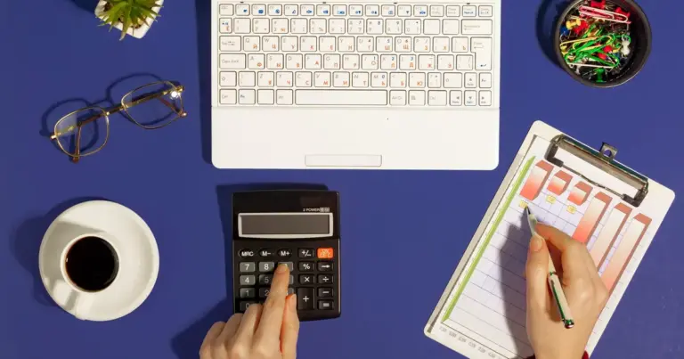 Μετά το «ξεπάγωμα» που νομοθετήθηκε, χιλιάδες εργαζόμενοι βλέπουν από αυτόν τον μήνα επιπλέον χρήματα στους λογαριασμούς τους, καθώς ο χρόνος εργασίας που διανύθηκε από την 1η Ιανουαρίου 2024 και μετά προστίθεται στην προϋπηρεσία που είχε «κλειδώσει» τον Φεβρουάριο του 2012.