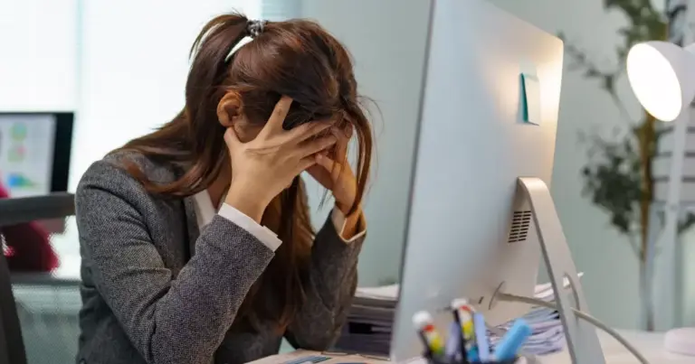 Σήμερα, 16 Απριλίου 2026, οι περισσότεροι μισθωτοί βλέπουν ήδη τις πρώτες αλλαγές στις αποδοχές τους.