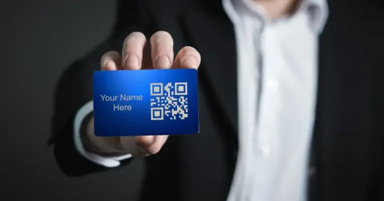 Η αλλαγή αυτή φέρνει νέα δεδομένα στην καθημερινότητα χιλιάδων εργαζομένων, καθώς το «χτύπημα» της κάρτας δεν περιορίζεται πλέον μόνο στην είσοδο και την έξοδο από την επιχείρηση, αλλά επεκτείνεται και στις περιόδους παύσης της εργασίας, προκειμένου να αποφεύγονται φαινόμενα υποδηλωμένης εργασίας.