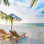 Σήμερα, Τετάρτη 22 Απριλίου 2026, η πλατφόρμα των αιτήσεων για το πρόγραμμα Κοινωνικού Τουρισμού 2026-2027 της ΔΥΠΑ υποδέχεται τους δικαιούχους των οποίων ο ΑΦΜ λήγει σε 1 και 2. Το πρόγραμμα, που φέτος ξεκινά νωρίτερα από κάθε άλλη φορά, προσφέρει συνολικά 300.000 επιταγές (vouchers) για διακοπές με σημαντική επιδότηση σε όλη την Ελλάδα.