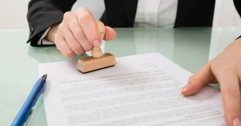 Καθώς διανύουμε το τέλος Απριλίου και οι προθεσμίες για μεγάλους διαγωνισμούς τρέχουν, οι υποψήφιοι πρέπει να γνωρίζουν ότι η διαδικασία είναι πλέον αμιγώς ηλεκτρονική. Η νέα πλατφόρμα επιτρέπει την αναζήτηση επαγγελματιών που διασφαλίζουν την εγκυρότητα των εγγράφων, ώστε αυτά να γίνονται δεκτά από τον ΑΣΕΠ χωρίς τον φόβο απόρριψης της αίτησης.