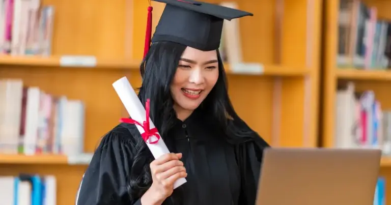 Η μεγάλη είδηση για το 2026 είναι η εφαρμογή του νέου νομοθετικού πλαισίου (βάσει του Ν. 5270/2026), που επιτρέπει στον ΑΣΕΠ να μοριοδοτεί μεταπτυχιακούς τίτλους ακόμη και αν δεν έχουν άμεση συνάφεια με το γνωστικό αντικείμενο της θέσης, εφόσον αυτό προβλέπεται ρητά στην εκάστοτε προκήρυξη