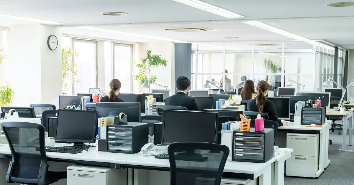 Οι προσλήψεις αυτές, που ανακοινώθηκαν στα μέσα Απριλίου, αφορούν τόσο μόνιμο προσωπικό όσο και συμβάσεις ορισμένου χρόνου (ΣΟΧ), καλύπτοντας άμεσες ανάγκες των Οργανισμών Τοπικής Αυτοδιοίκησης (ΟΤΑ) σε Αθήνα, Θεσσαλονίκη, Πάτρα και άλλες μεγάλες πόλεις.