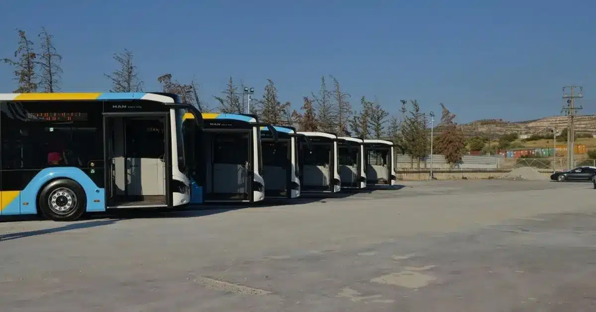 Με τις ανάγκες για τον εκσυγχρονισμό των συγκοινωνιών και την επίβλεψη των μεγάλων κατασκευαστικών έργων να αυξάνονται, το Υπουργείο προχωρά στην ενίσχυση του ανθρώπινου δυναμικού του.