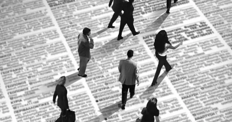 Αν ανήκετε σε αυτή την ηλικιακή ομάδα και αναζητάτε τον τρόπο να ενισχύσετε το βιογραφικό σας ενώ παράλληλα λαμβάνετε ένα σημαντικό εκπαιδευτικό επίδομα, η διαδικασία των αιτήσεων έχει ήδη ανοίξει και αφορά χιλιάδες δικαιούχους σε όλη τη χώρα.