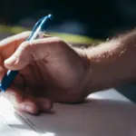 Αν αναρωτιέστε πώς θα καταφέρετε να συγκεντρώσετε όλα τα απαραίτητα χαρτιά για τις επερχόμενες προκηρύξεις του ΑΣΕΠ και τις θέσεις εργασίας στο Δημόσιο ενώ οι υπηρεσίες υπολειτουργούν λόγω Πάσχα, η απάντηση βρίσκεται στην πλήρη αξιοποίηση των ψηφιακών εργαλείων που παραμένουν «ανοιχτά» 24 ώρες το εικοσιτετράωρο. Η Κυριακή του Πάσχα μπορεί να είναι ημέρα ανάπαυλας, αλλά για όσους κυνηγούν μια μόνιμη θέση, η επόμενη ημέρα φέρνει την επανεκκίνηση των προθεσμιών και ο χρόνος προετοιμασίας είναι πολύτιμος για να μην βρεθείτε προ εκπλήξεων όταν οι πλατφόρμες «φορτώσουν» απότομα.