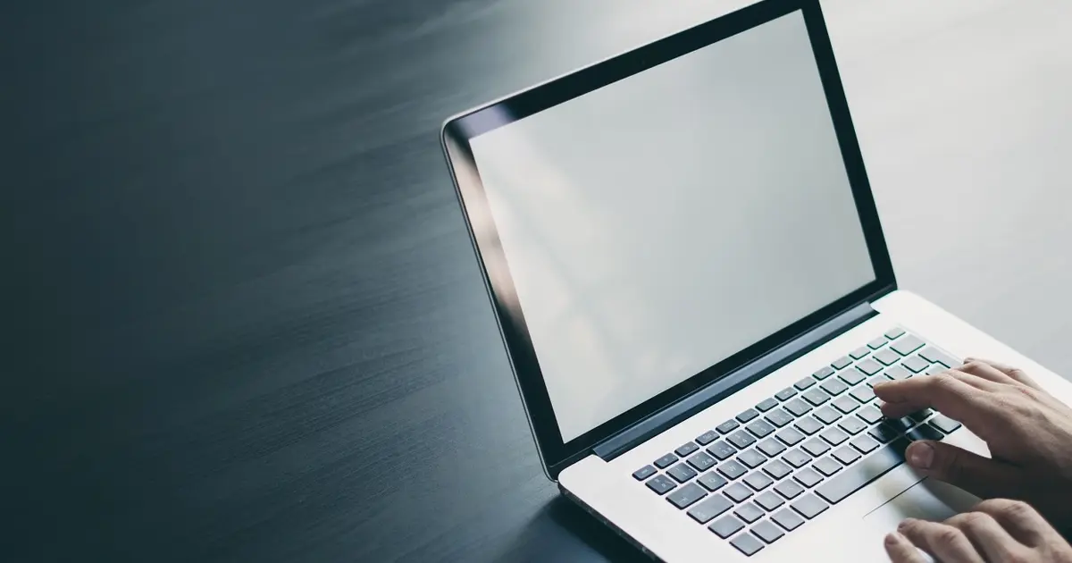 Η έκδοση του ηλεκτρονικού παραβόλου (e-Παράβολο) πραγματοποιείται πλέον αποκλειστικά μέσω της ψηφιακής πύλης gov.gr, καταργώντας οριστικά τις ουρές στα ταμεία και τη χειρόγραφη γραφειοκρατία. Αν ετοιμάζεστε για μια προκήρυξη του ΑΣΕΠ, την ανανέωση της άδειας οδήγησης ή την έκδοση διαβατηρίου, η διαδικασία είναι πλέον θέμα λίγων λεπτών, αρκεί να προσέξετε ορισμένα τεχνικά σημεία για να μην δεσμεύσετε άσκοπα τα χρήματά σας.