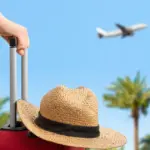 Οι δικαιούχοι δεν χρειάζεται να κάνουν κάποια ενέργεια στο gov.gr για την ίδια την ενεργοποίηση, καθώς η επιταγή (Voucher) είναι ήδη ψηφιακά συνδεδεμένη με τον ΑΦΜ τους και «ξεκλειδώνει» μόλις γίνει το check-in.