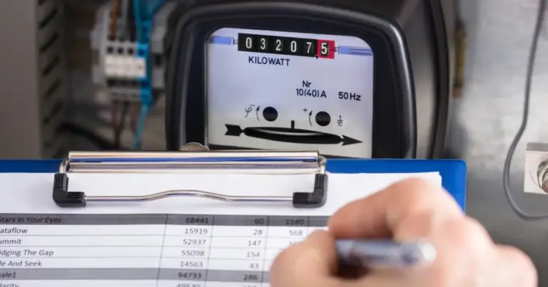 Δεν χρειάζεται να περιμένετε τις νέες φορολογικές δηλώσεις για να διορθώσετε την κατάστασή σας, καθώς το σύστημα αντλεί δεδομένα από την τελευταία εκκαθαρισμένη δήλωση, αλλά διασταυρώνει σε πραγματικό χρόνο την ιδιότητα του ανέργου μέσω της ΔΥΠΑ.