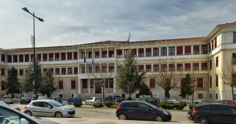 Πρόκειται για την πλήρωση επτά (7) θέσεων ευθύνης επιπέδου Γενικής Διεύθυνσης στην περιφέρεια Ηπείρου, μια διαδικασία που πραγματοποιείται με βάση τις αυστηρές προδιαγραφές του Υπαλληλικού Κώδικα (άρθρα 84-86 του ν.3528/2007).