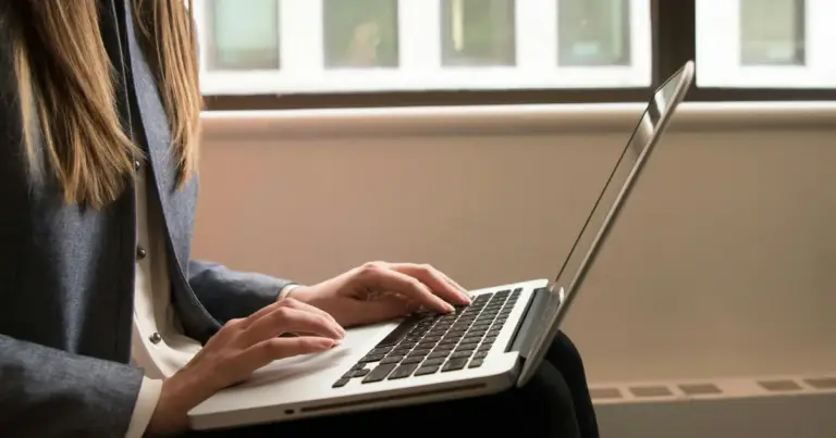 Το πιστοποιητικό μόνιμης κατοικίας που εκδίδεται ψηφιακά μέσω του gov.gr είναι το μοναδικό έγγραφο που αναγνωρίζει ο ΑΣΕΠ για την απόδειξη της εντοπιότητας, προσφέροντας στους υποψηφίους την πολυπόθητη μοριοδότηση ή την προτεραιότητα σε προκηρύξεις για παραμεθόριες και νησιωτικές περιοχές.