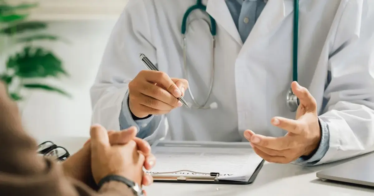 Σύμφωνα με την τελευταία ενημέρωση, η έκδοση των αποτελεσμάτων κινείται σε δύο ταχύτητες: την ολοκλήρωση παλαιότερων μεγάλων διαγωνισμών (όπως η 2Κ/2024 και η 5Κ/2023) και την επεξεργασία των νέων αιτήσεων για το 2026.