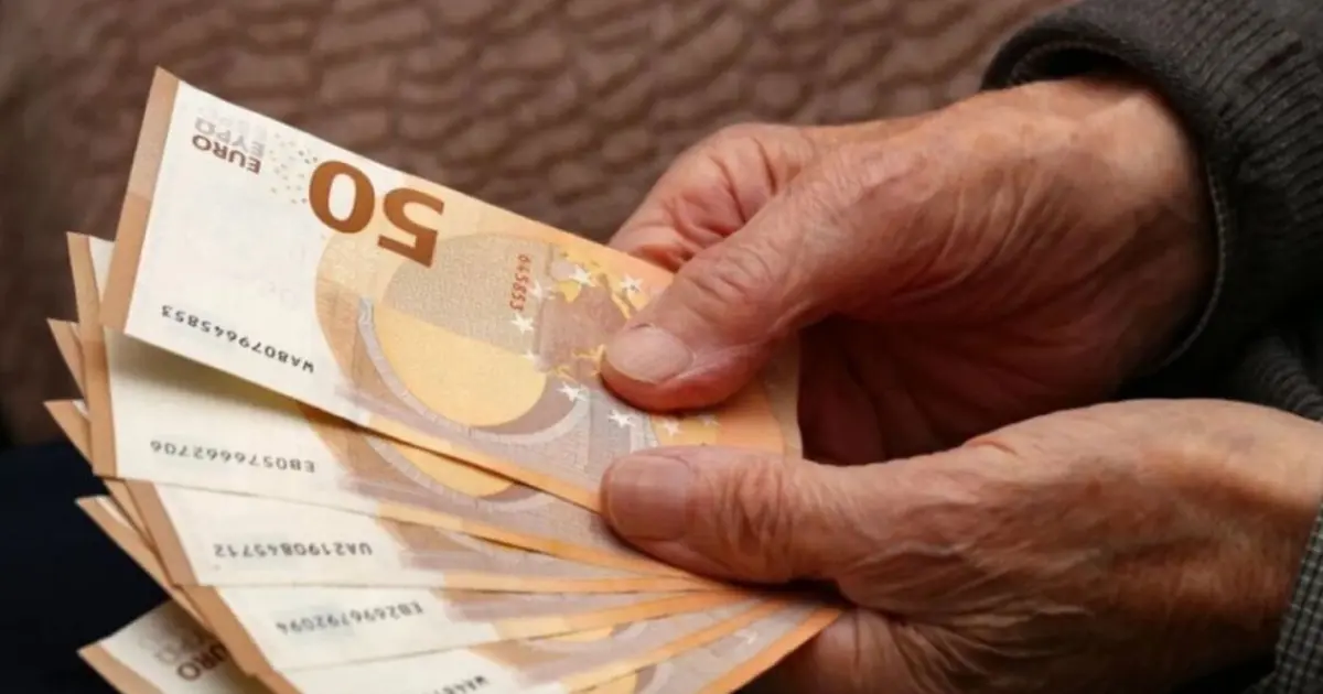 Ξεκινά η αντίστροφη μέτρηση για τις πληρωμές των συντάξεων Μαΐου 2026, οι οποίες θα πιστωθούν στους λογαριασμούς των δικαιούχων από το απόγευμα της Δευτέρας 27 Απριλίου έως και την Πέμπτη 30 Απριλίου, ανάλογα με τον ασφαλιστικό φορέα.