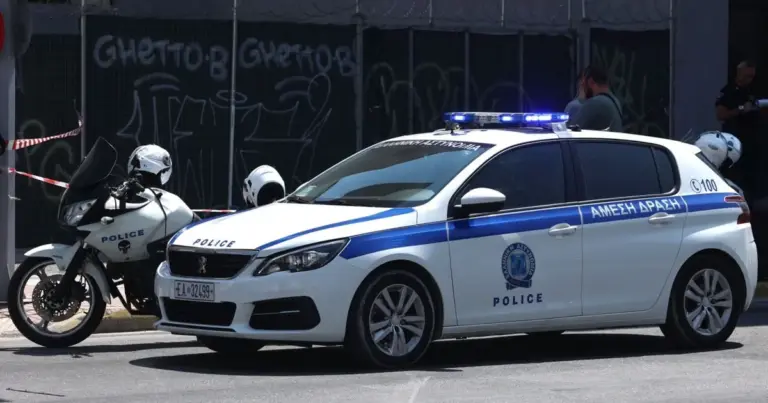 Σήμερα, 21 Απριλίου, το ενδιαφέρον για αυτές τις θέσεις παραμένει ιδιαίτερα αυξημένο, καθώς οι προκηρύξεις αυτές ανοίγουν παραδοσιακά εκτός του συστήματος των εισαγωγικών εξετάσεων, προσφέροντας μια επαγγελματική διέξοδο σε χιλιάδες νέους που διαθέτουν τα κατάλληλα προσόντα.