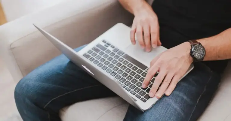 Αν έχετε ολοκληρώσει τη διαδικασία υποβολής, ο αριθμός αυτός εμφανίζεται δίπλα από την αίτησή σας, στην κεντρική στήλη των στοιχείων, και είναι απαραίτητος για να ελέγξετε αργότερα τα αποτελέσματα ή να καταθέσετε ένσταση.