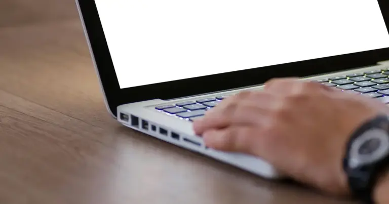 Η εξασφάλιση δωρεάν μετακινήσεων με τα μέσα μαζικής μεταφοράς και η ένταξη στο Κοινωνικό Οικιακό Τιμολόγιο (ΚΟΤ) για φθηνότερο ρεύμα αποτελούν δύο από τις σημαντικότερες «ανάσες» για τον οικογενειακό προϋπολογισμό, ειδικά για όσους ανήκουν σε ευάλωτες κοινωνικές ομάδες ή βρίσκονται σε περίοδο αναζήτησης εργασίας.