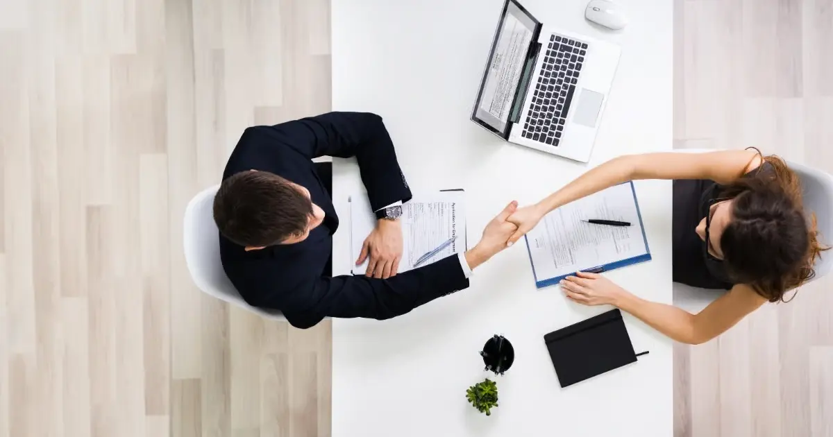 Η διαδικασία εγγραφής στα προγράμματα κατάρτισης του ΕΚΔΔΑ (Εθνικό Κέντρο Δημόσιας Διοίκησης και Αυτοδιοίκησης) πραγματοποιείται αποκλειστικά ηλεκτρονικά μέσω της πύλης "e-learning", απαιτώντας τη χρήση προσωπικών κωδικών Taxisnet για την ταυτοποίηση κάθε μόνιμου ή αορίστου χρόνου υπαλλήλου. Αν είστε δημόσιος λειτουργός και επιθυμείτε να αναβαθμίσετε τις δεξιότητές σας μέσα στο 2026, η πύλη παραμένει το κεντρικό σημείο αναφοράς για όλες τις αιτήσεις.