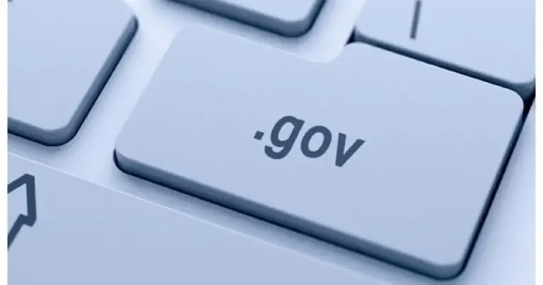 Το πιστοποιητικό εντοπιότητας αποτελεί ένα από τα πιο απαραίτητα έγγραφα για δεκάδες διαδικασίες, από προσλήψεις μέσω ΑΣΕΠ και μοριοδότηση σε προκηρύξεις δήμων, μέχρι την εγγραφή παιδιών σε σχολικές μονάδες και τη λήψη επιδομάτων. Αν αναρωτιέστε πώς θα εκδώσετε το πιστοποιητικό εντοπιότητας μέσω Gov.gr σε μόλις 5 λεπτά, η απάντηση βρίσκεται στην ψηφιακή πλατφόρμα του κράτους, η οποία πλέον επιτρέπει την αυτόματη έκδοση χωρίς να χρειαστεί να επισκεφθείτε κανένα ΚΕΠ ή δημοτική υπηρεσία.